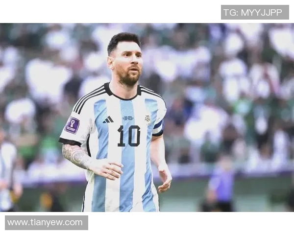 专属足球球星的传奇之路 从青涩少年到世界舞台的耀眼巨星