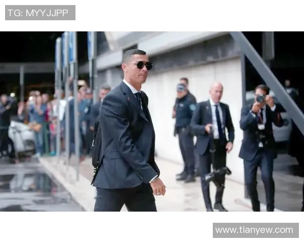 夏天足球球星日常穿搭大公开 时尚与舒适并存的清爽搭配技巧