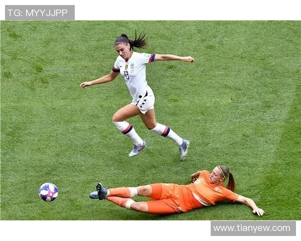 女足球星与男友甜蜜生活背后的爱情故事及相互支持的力量