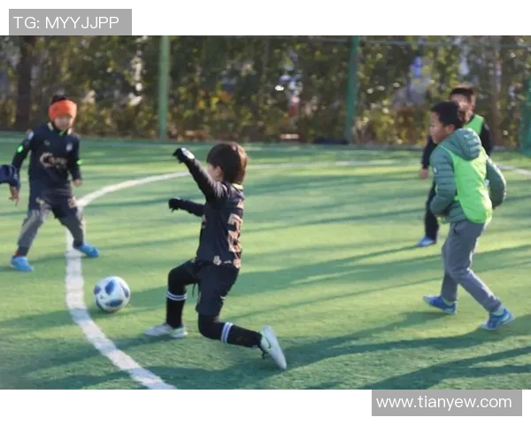 小朋友们与足球巨星共成长 热血赛场背后的故事与梦想