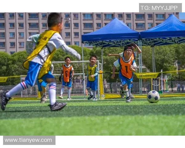 璀璨绿茵群星闪耀时刻展现足球传奇荣耀瞬间